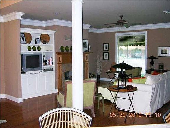 2nd image of 216 Greenhaven Dr