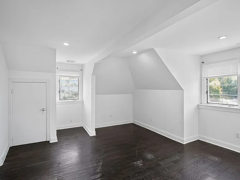 682 Prospect St — Photo 10