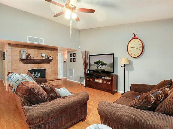 4th image of 5069 Bartlett Dr