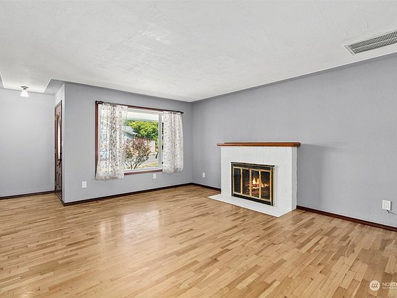 5th image of 1643 Miller Avenue NE