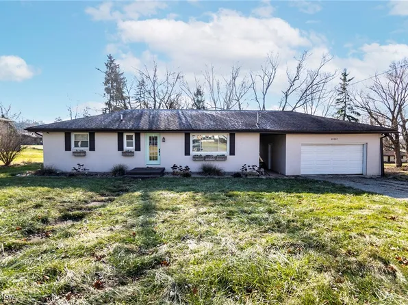 49257 Maple Ln, East Liverpool, OH 43920