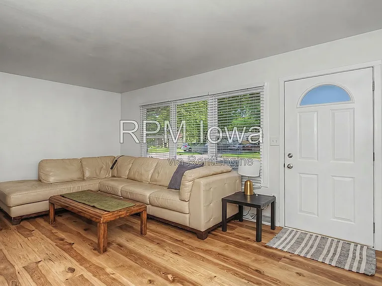 2116 Ferndale Ave — Photo 6