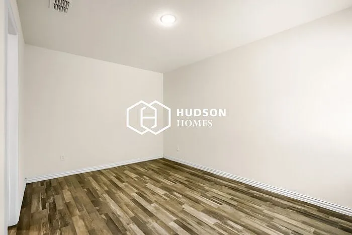 2912 Walnut St — Photo 7
