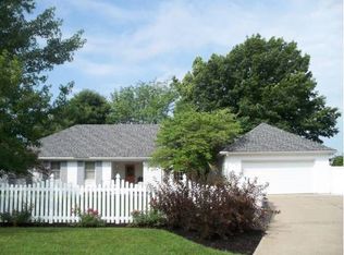 6853 SW Dunstan Ct, Topeka, KS 66610