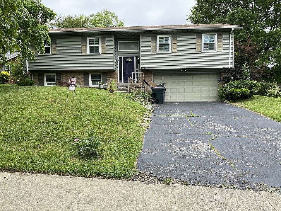 1st image of 3208 Carriage Ln