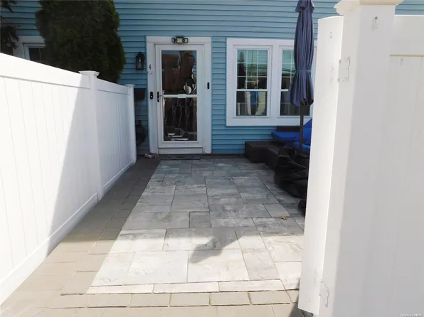 4 Whalers Cove #4, Babylon, NY 11702