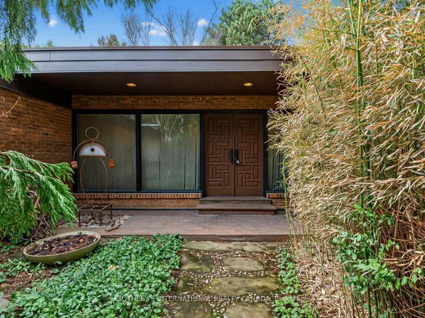 16 Royal Oak Dr, Toronto, ON M3C 2M2