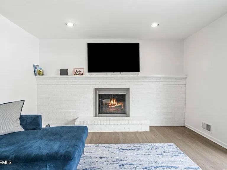 16 Bridle Dr — Photo 24