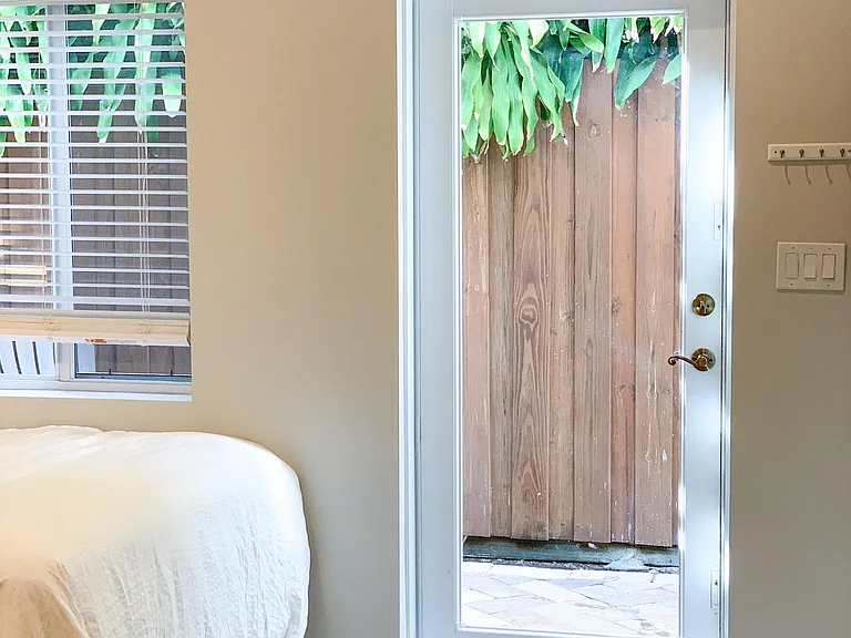 2305 SW 21st St #DETACHED STUDIO — Photo 6