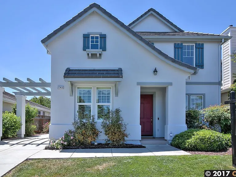 2743 Cathedral Cir — Photo 1