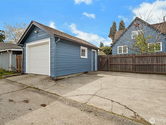 5th image of 4025 Pacific Avenue