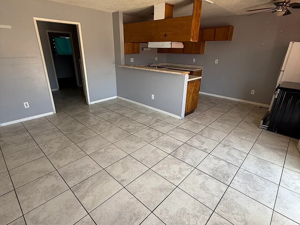 2027 Bassler St #7
