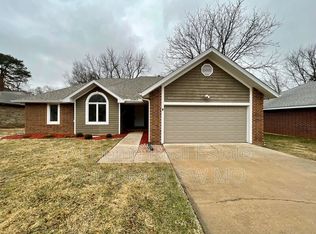 935 S Belcrest Ave, Springfield, MO 65802