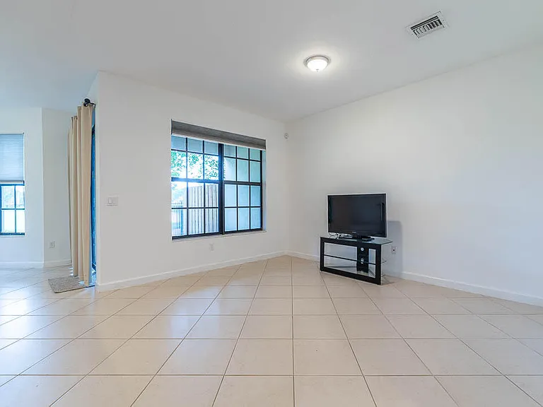 10283 Wellington Parc Dr — Photo 8