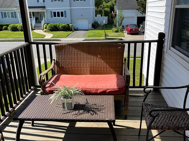 17 Clarence Ave — Photo 9