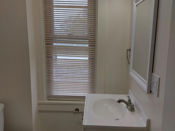 1049 Charles St