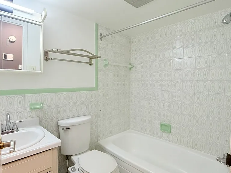 360 Tecumseh Rd W #103 — Photo 7