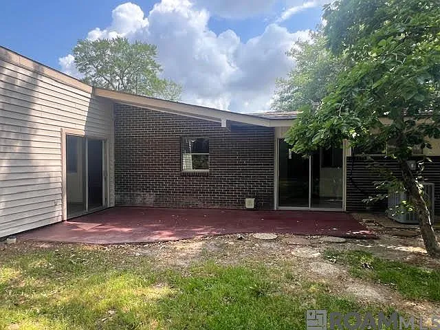 2464 Kensington Dr — Photo 9