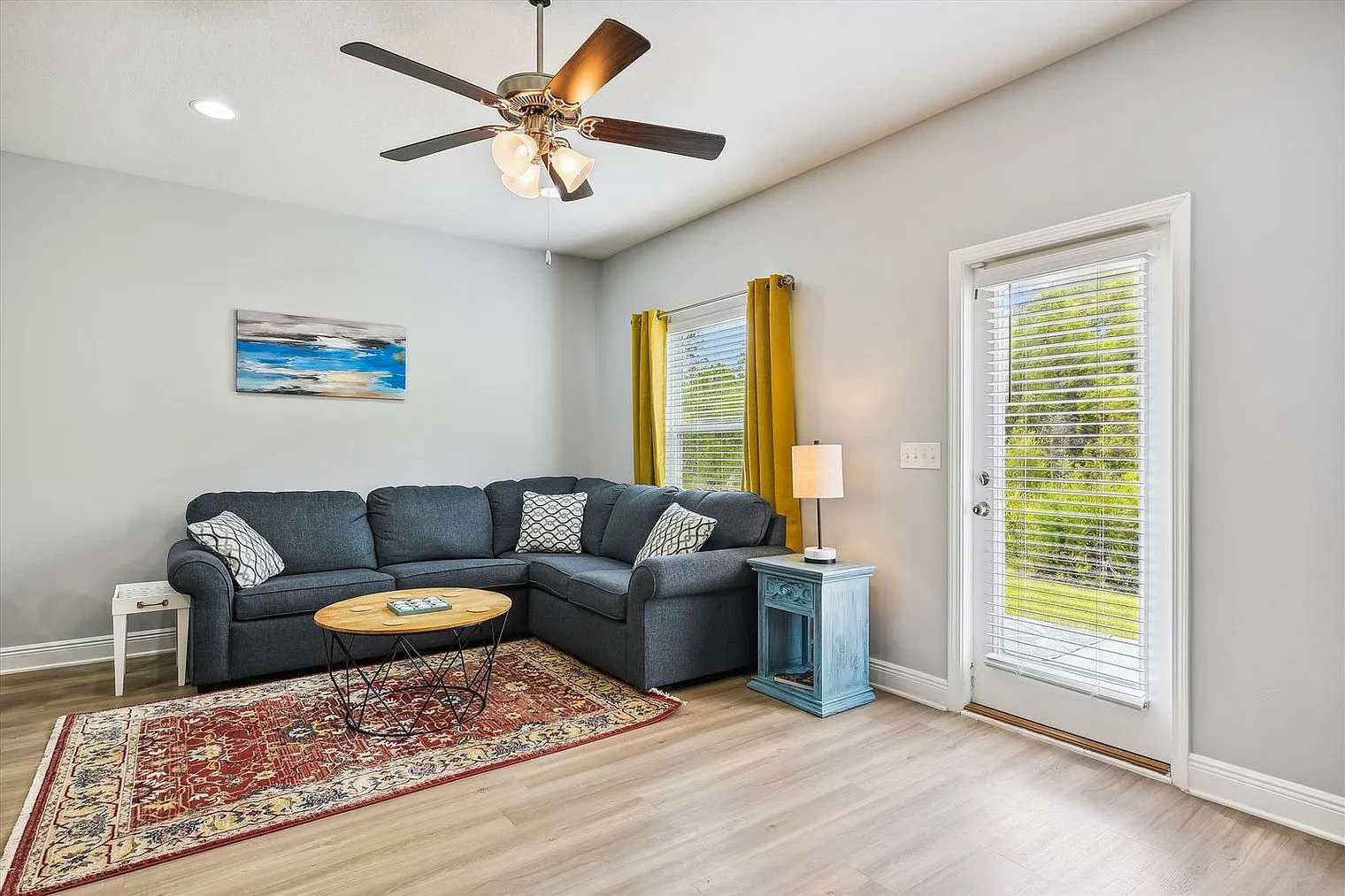 3 bed, 2.0 bath, 1539 sqft, $3,210 — Photo 2