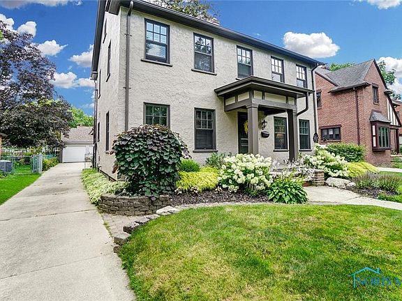 3rd image of 2416 Densmore Dr