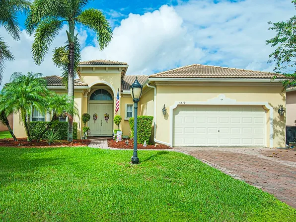 5519 Place Lake Dr, Fort Pierce, FL 34951