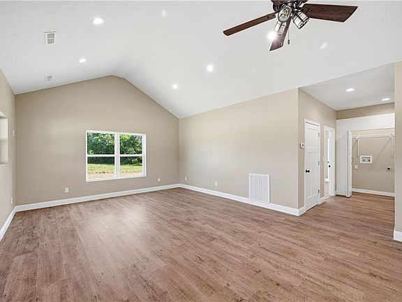 4th image of 17707 S 2200th Rd