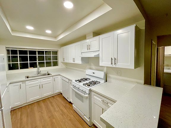 4th image of 2456 Arizona Ave APT 2