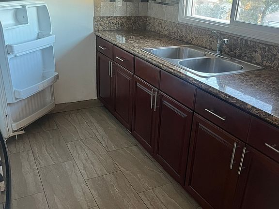 2nd image of 4111 Charlemagne Ave