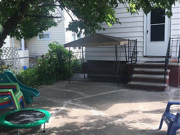 3rd image of 411 Durston Ave #13
