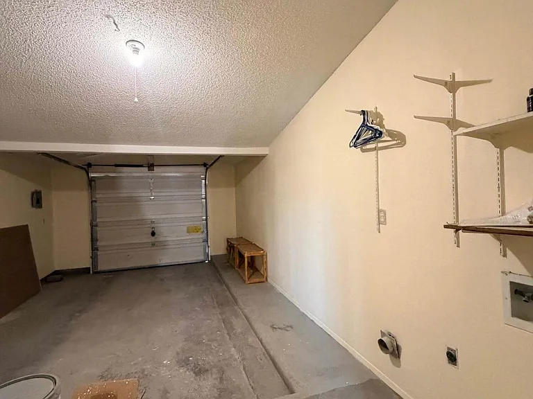 2121 Lake Omega St — Photo 19