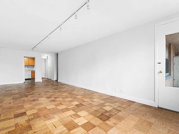 3rd image of 6120 Grand Central Pkwy APT A200
