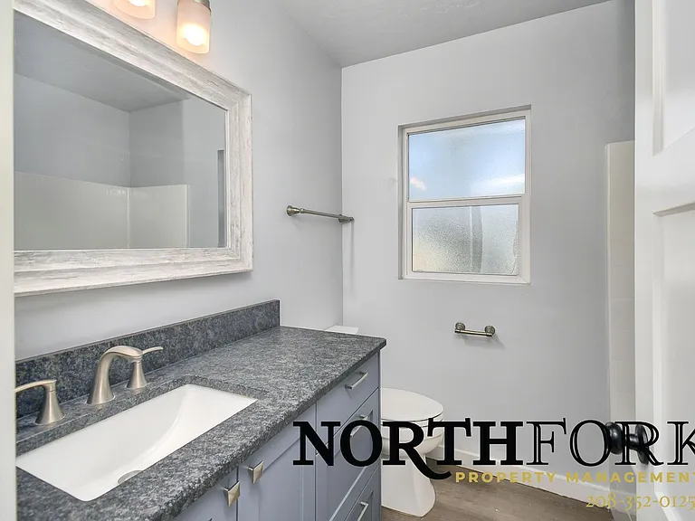 1110 S Manor Dr — Photo 8