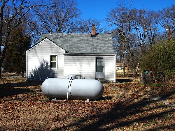 2nd image of 1925 Arvin Dr