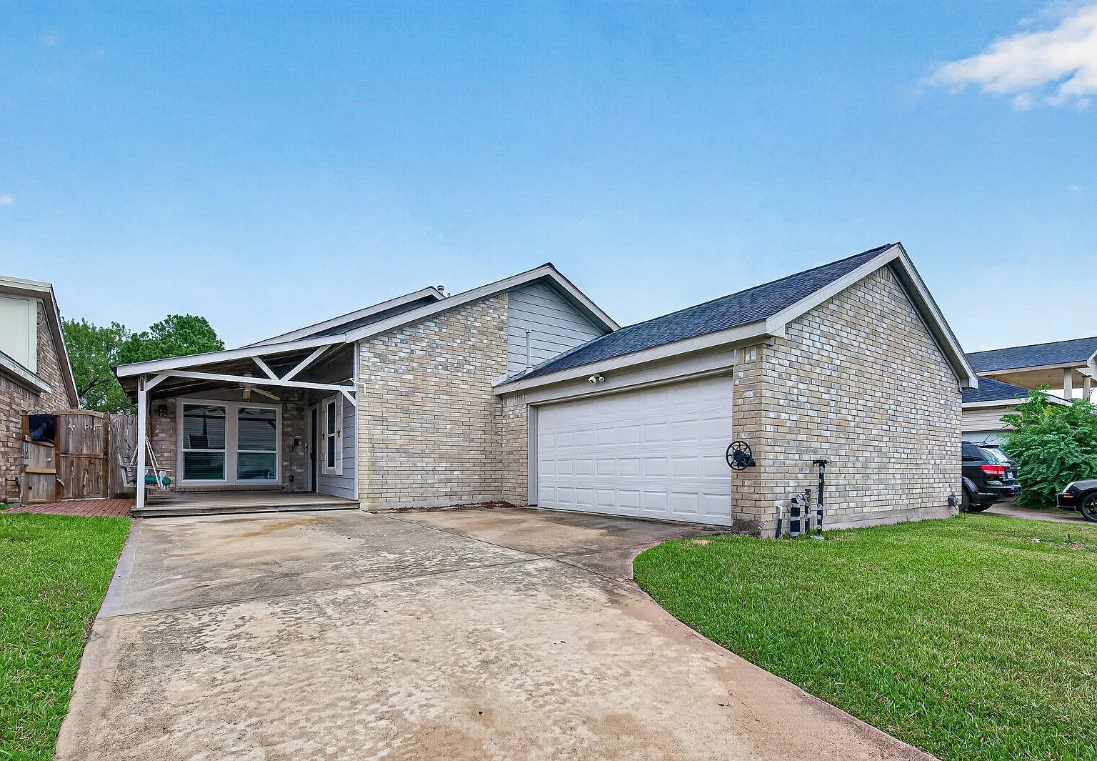 3 bed, 2.0 bath, 1686 sqft, $2,000 — Photo 2