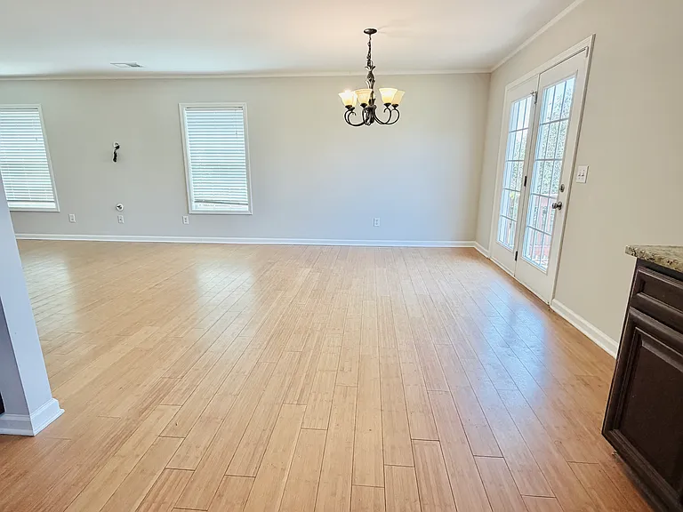312 Ashmore Ln — Photo 5
