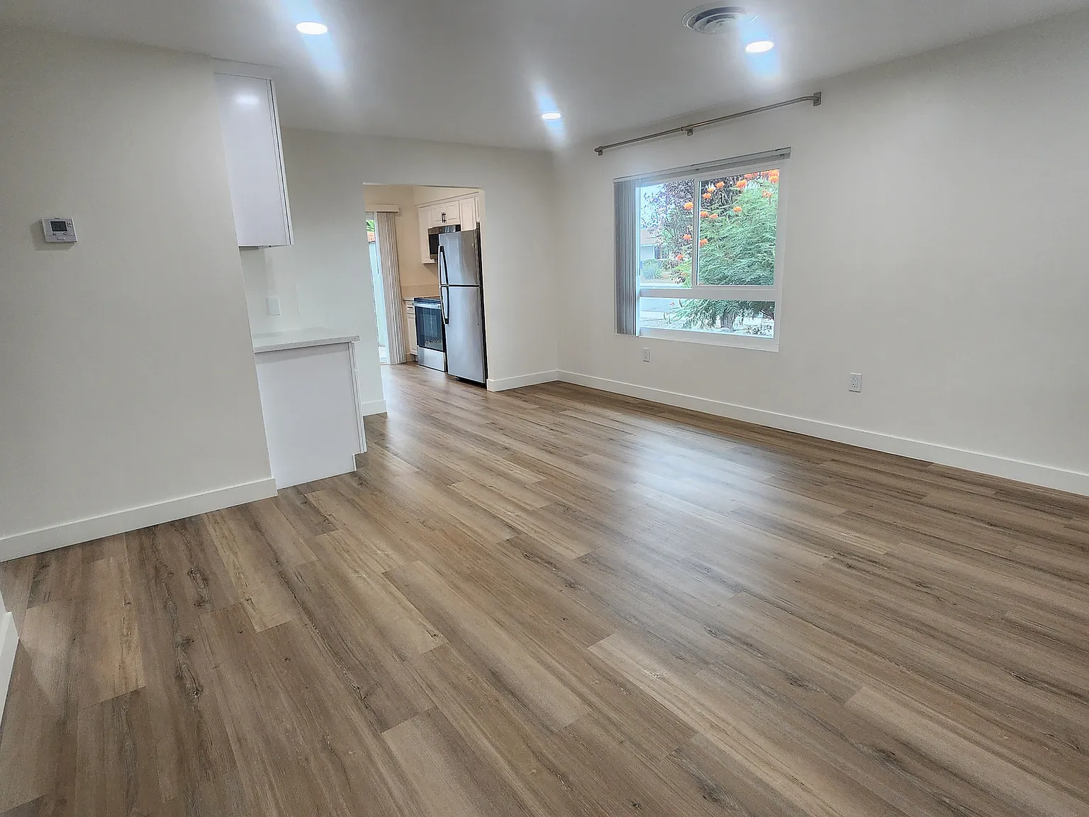 2 bed, 875 sqft, $2,370 — Photo 3