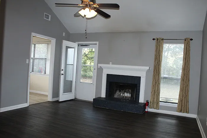 1015 Country Place Dr — Photo 8