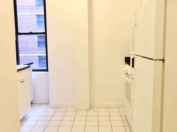 5th image of 225 W 106th St APT 7D