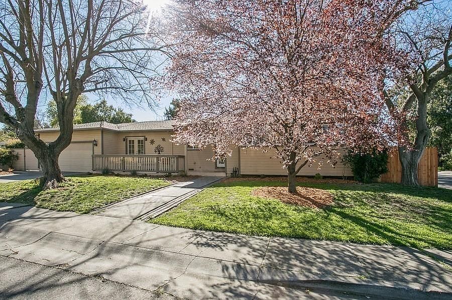 1st image of 949 Ponderosa Pl