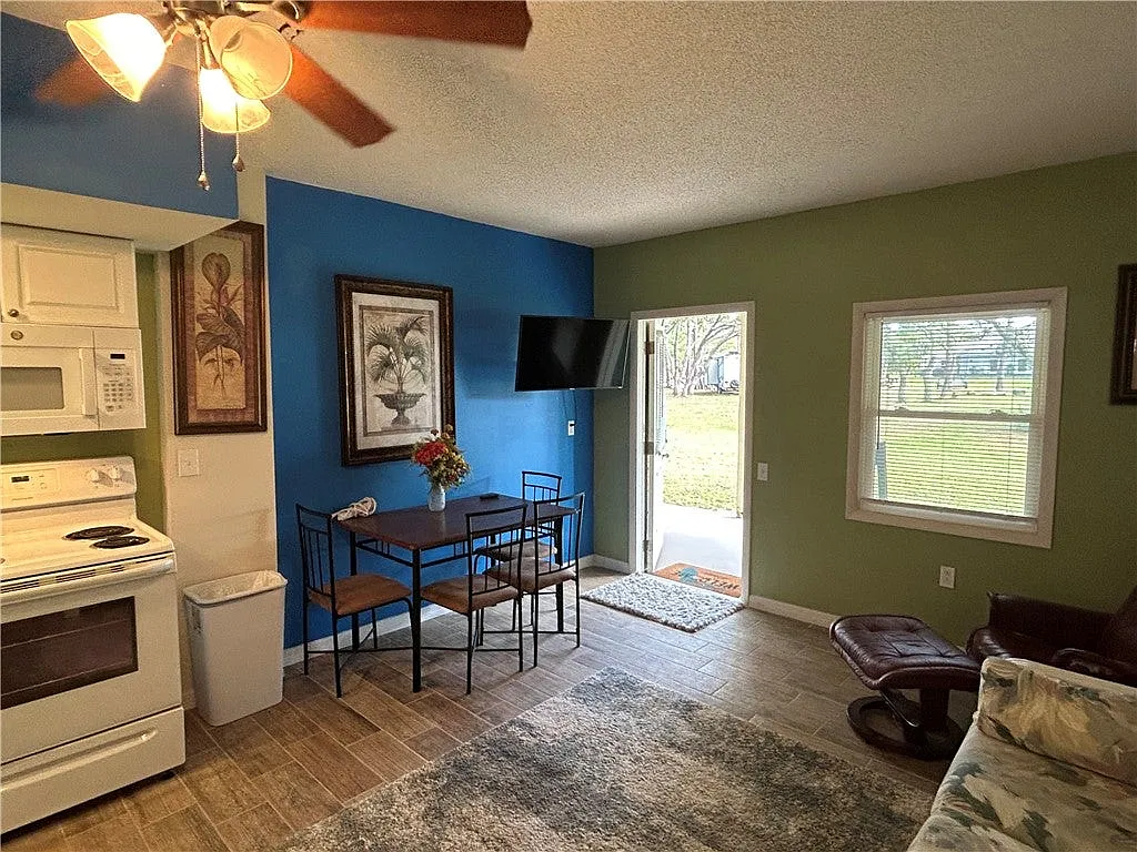 1 bed, 1.0 bath, 600 sqft, $3,200 — Photo 4