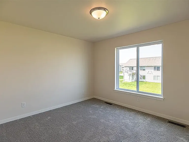 1175 Exchange St — Photo 14