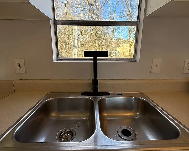 209 Roxbury Cir — Photo 13