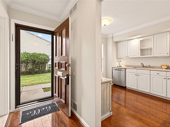 4th image of 609 French Rd