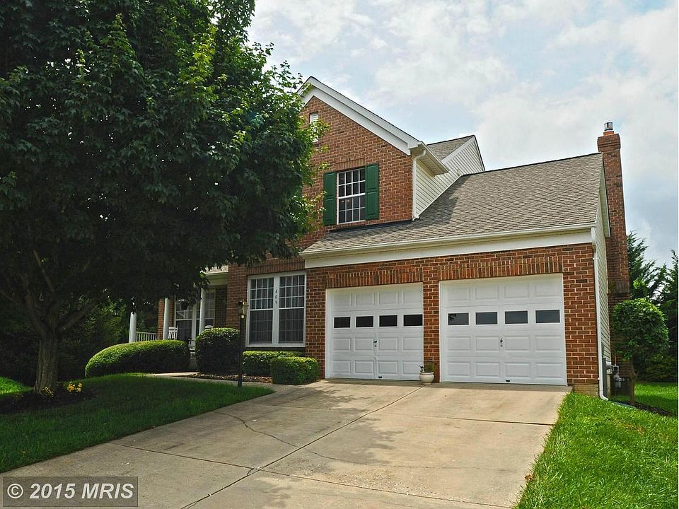 Lovely Brick front Colonial in Country Walk
