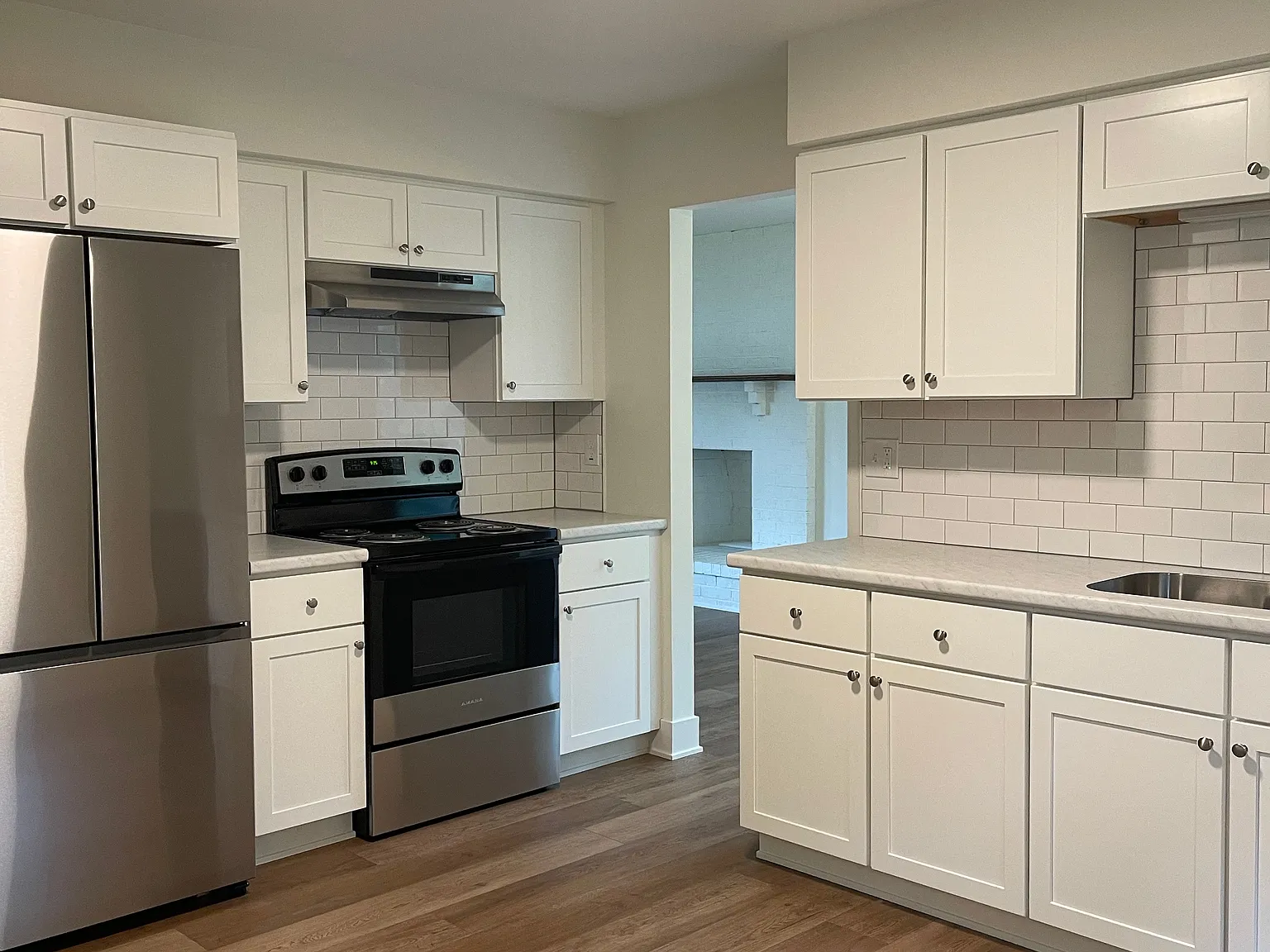 3 bed, 1.5 bath, 1375 sqft, $2,400 — Photo 4