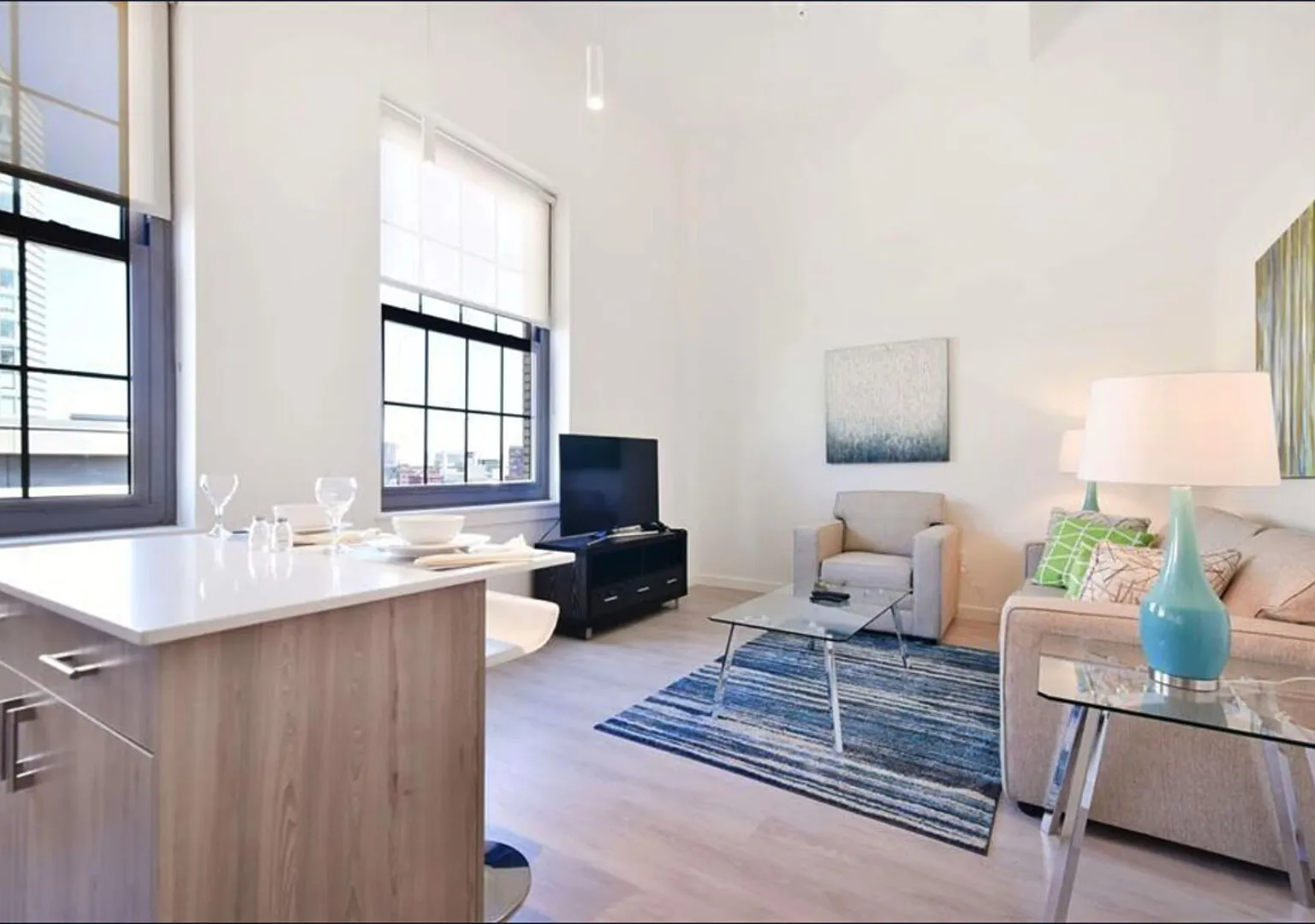 Upgraded 2BR Apt ! Close to Hospitals and Attractions — Photo 2