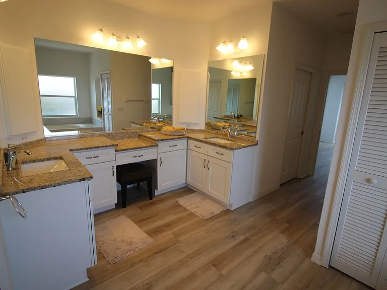 450 Sorrento Ct — Photo 18