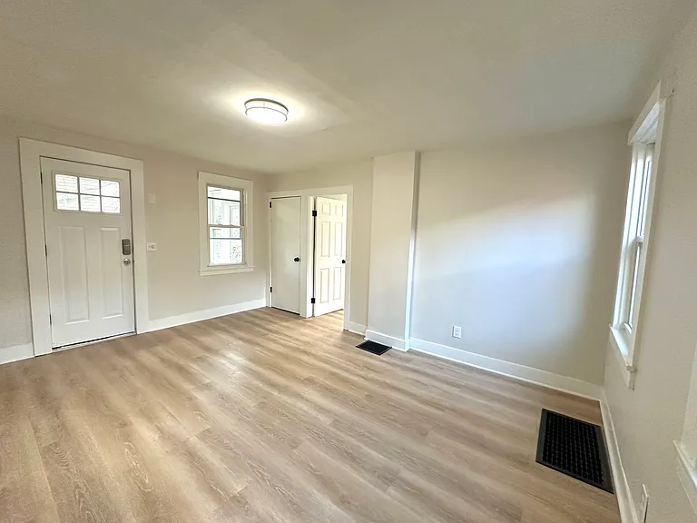 144 Sanford St #1 — Photo 9