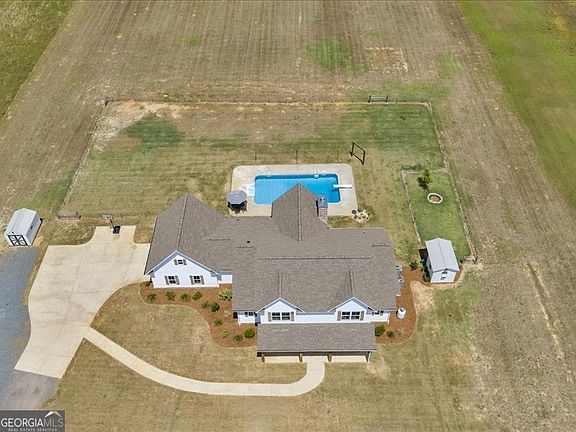 3rd image of 240 Williams Cir