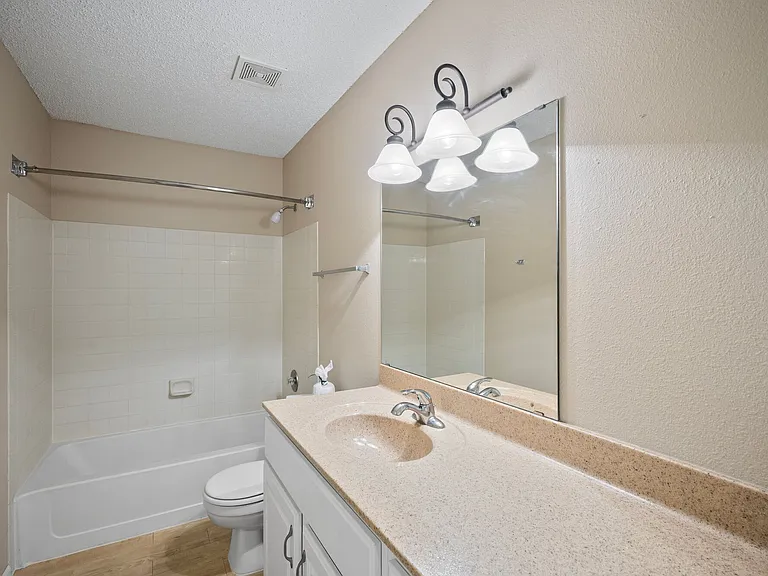Somerset Oaks Apartments and Townhomes — Photo 13